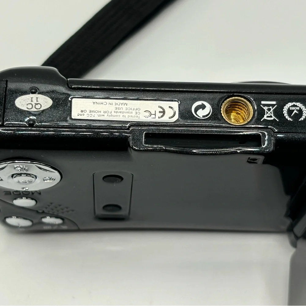 Vivitar ViviCam X018 digital camera PARTS ONLY Case Included Gifts Projects Gags